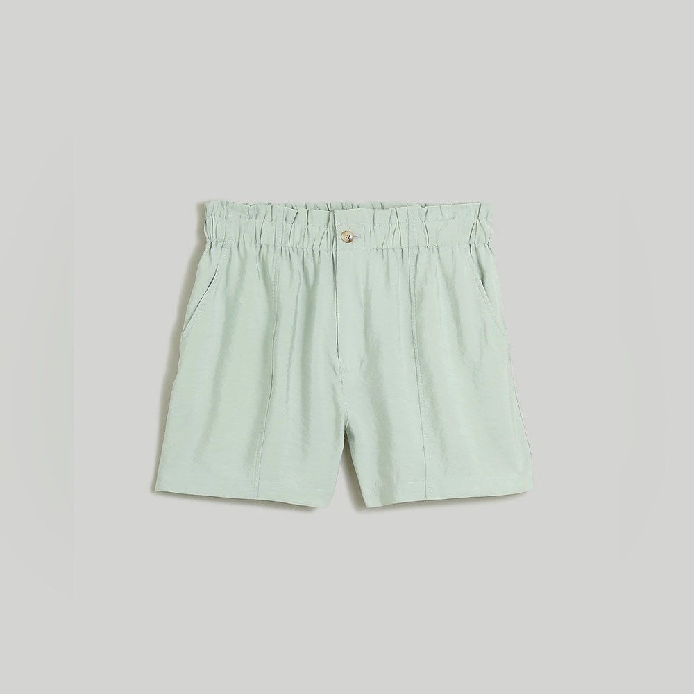 Madewell Seamed Pull-On Paperbag Shorts in Softdrape in Color Sage Mist Size Sm